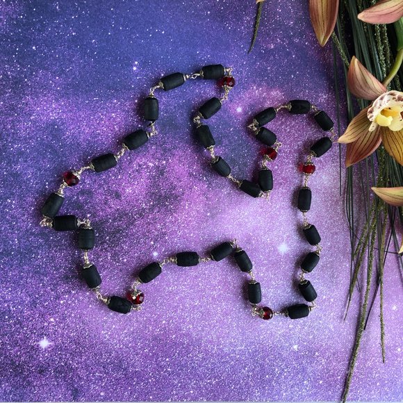 38  3/4" black Tulasi with red crystal glass beads - Picture 6 of 7